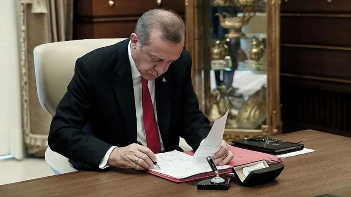 Erdoğan’dan gece yarısı operasyonu! Önemli isimler görevden alındı